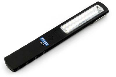 Schwarzes tragbares LED-Licht mit blauem Logo 'NWT Elite' auf der Vorderseite.
