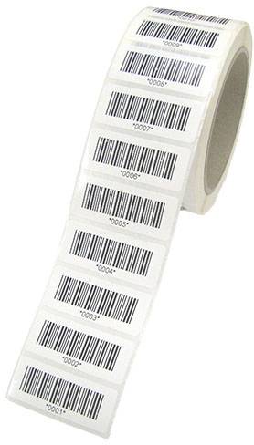 Rolle von Barcode-Etiketten, bedruckt mit Zahlen.