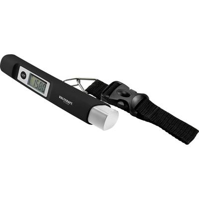 Elektronische Gepäckwaage mit digitalem Display zeigt '1580g'. Schwarzer Gurt mit Schnalle zur Befestigung am Gepäck.