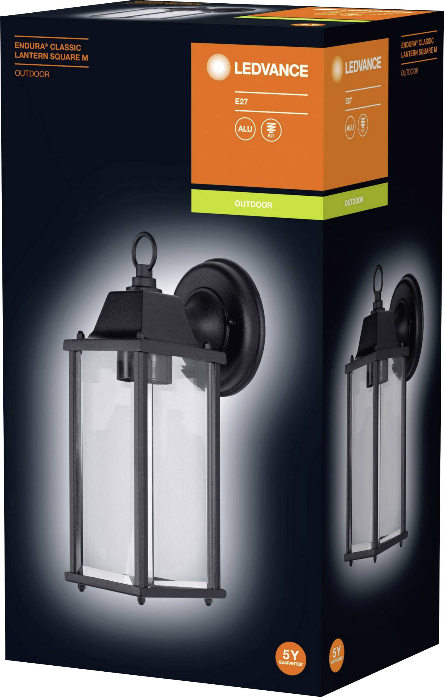 Verpackung einer Außenlampe von Ledvance, Modell 'Endura Classic Lantern Square M'. Schwarzes Gehäuse, Glaszylinder, E27-Fassung.