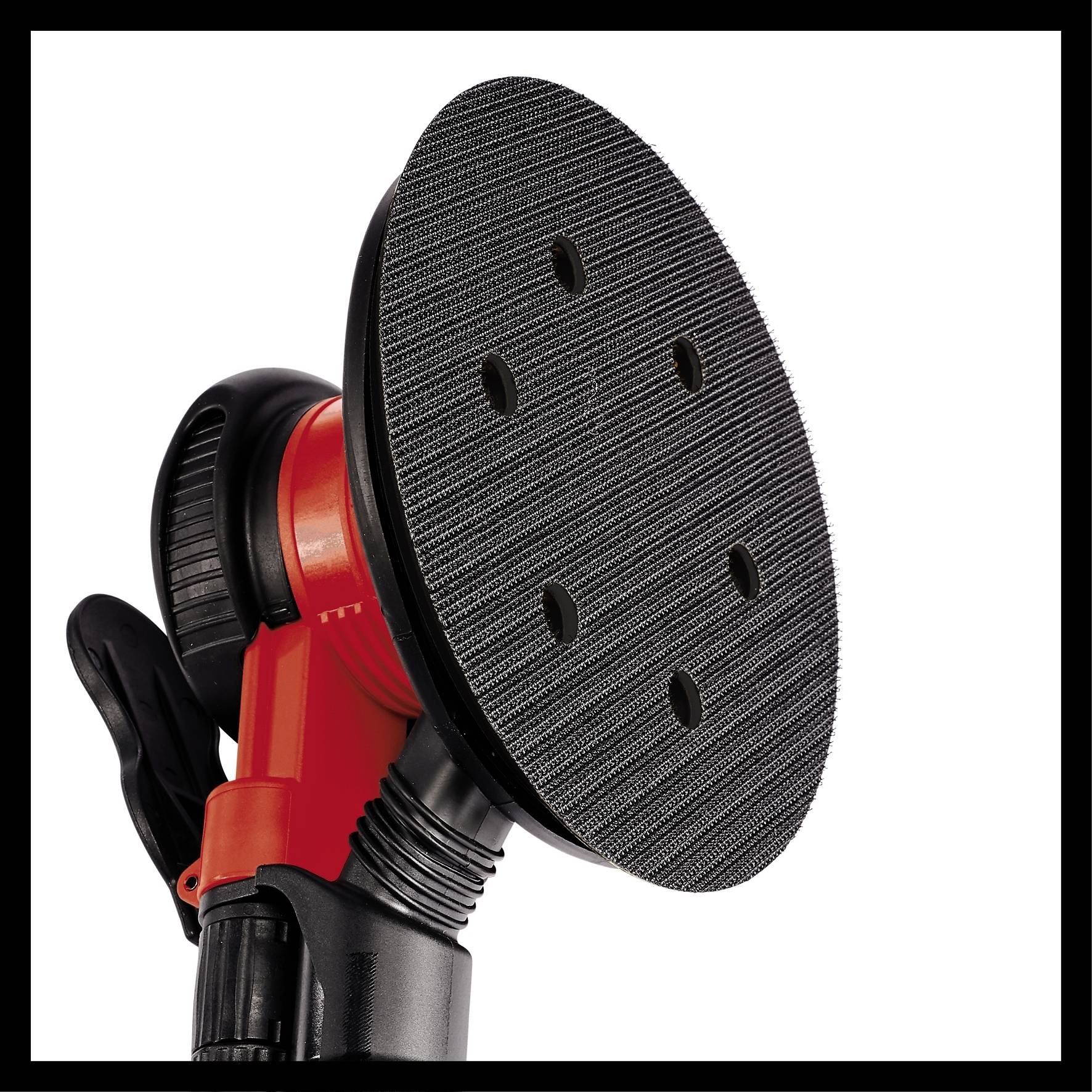 Exzenterschleifer mit rotem Gehäuse und schwarzer Schleifscheibe, geeignet für glatte Oberflächenbearbeitung in Werkstattumgebung.