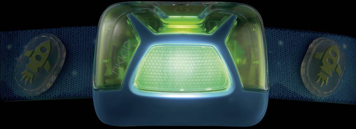 Eine blaue Stirnlampe mit einer grün leuchtenden Linse in der Mitte, befestigt an einem dunkelblauen Stirnband mit reflektierenden Elementen.