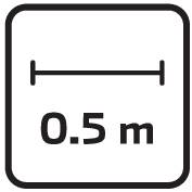 Ein quadratisches Schild mit einem horizontalen Doppelpfeil darüber. Darunter steht '0,5 m', was eine Breite oder Abstand angibt.
