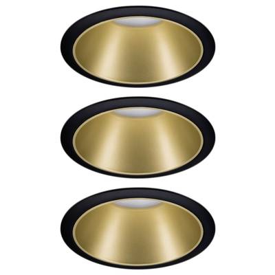 Drei runde, goldene Einbauleuchten mit schwarzen Rändern in einer vertikalen Reihe positioniert.