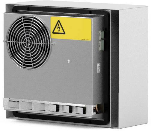 Ein rechteckiges, graues Kühlaggregat mit Lüfter und gelbem Warnsymbol für elektrische Spannung, montiert an einer Metallplatte.
