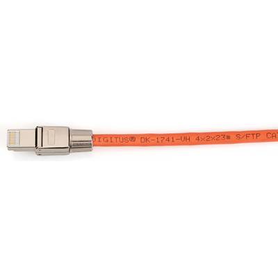 Ein orangefarbenes Netzwerkkabel mit einem Steckverbinder, auf dem 'Digitus DK-1741-VH 4x2x23# S/FTP PIMF' steht.