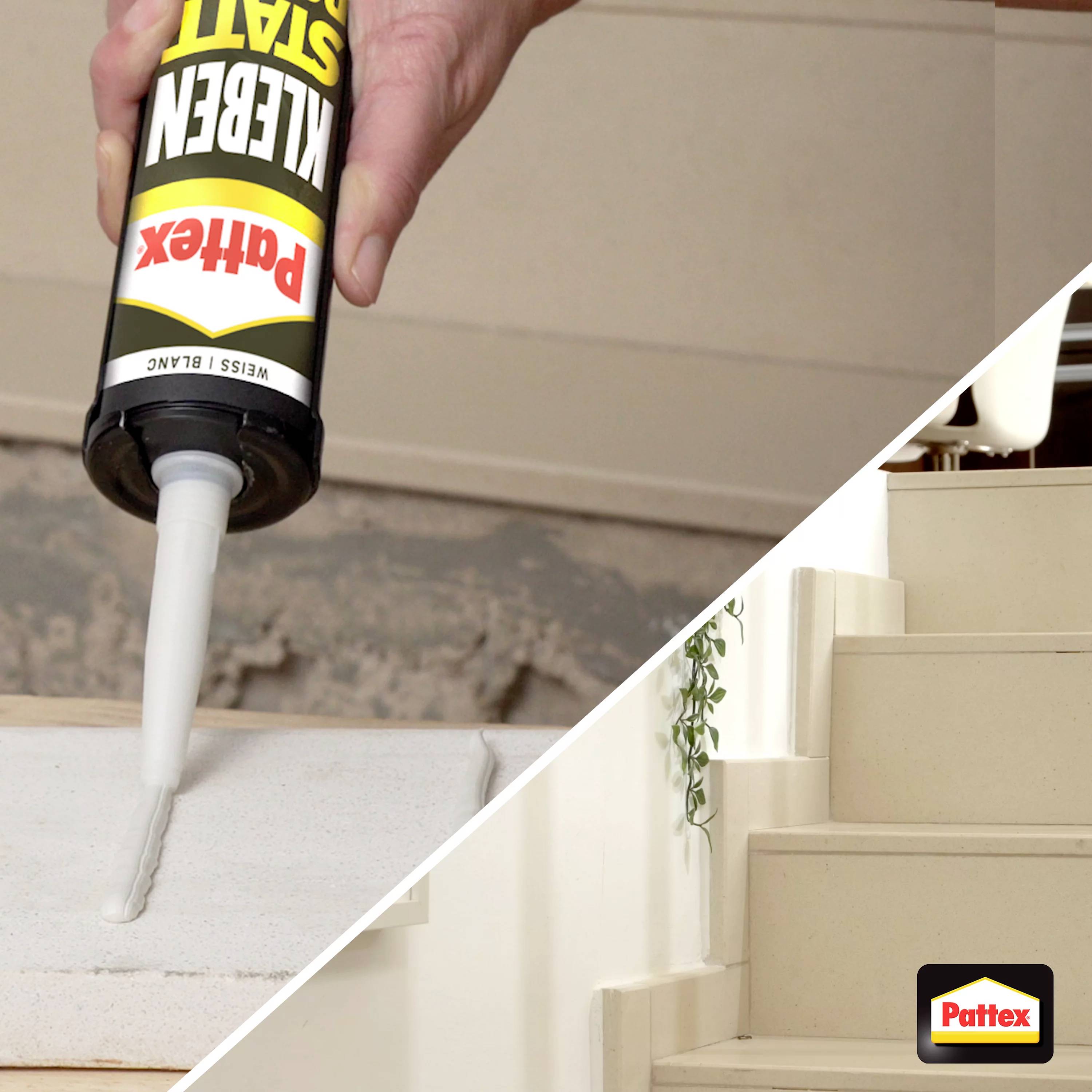 Eine Person trägt Pattex-Dichtstoff auf eine Wand auf. Rechts daneben eine Treppe mit aufgetragenem Dichtstoff, Pattex-Logo sichtbar.