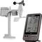 Wetterstation mit Sensoren, zeigt Temperatur, Luftfeuchtigkeit, Windgeschwindigkeit und Wettervorhersage auf digitalem Display.