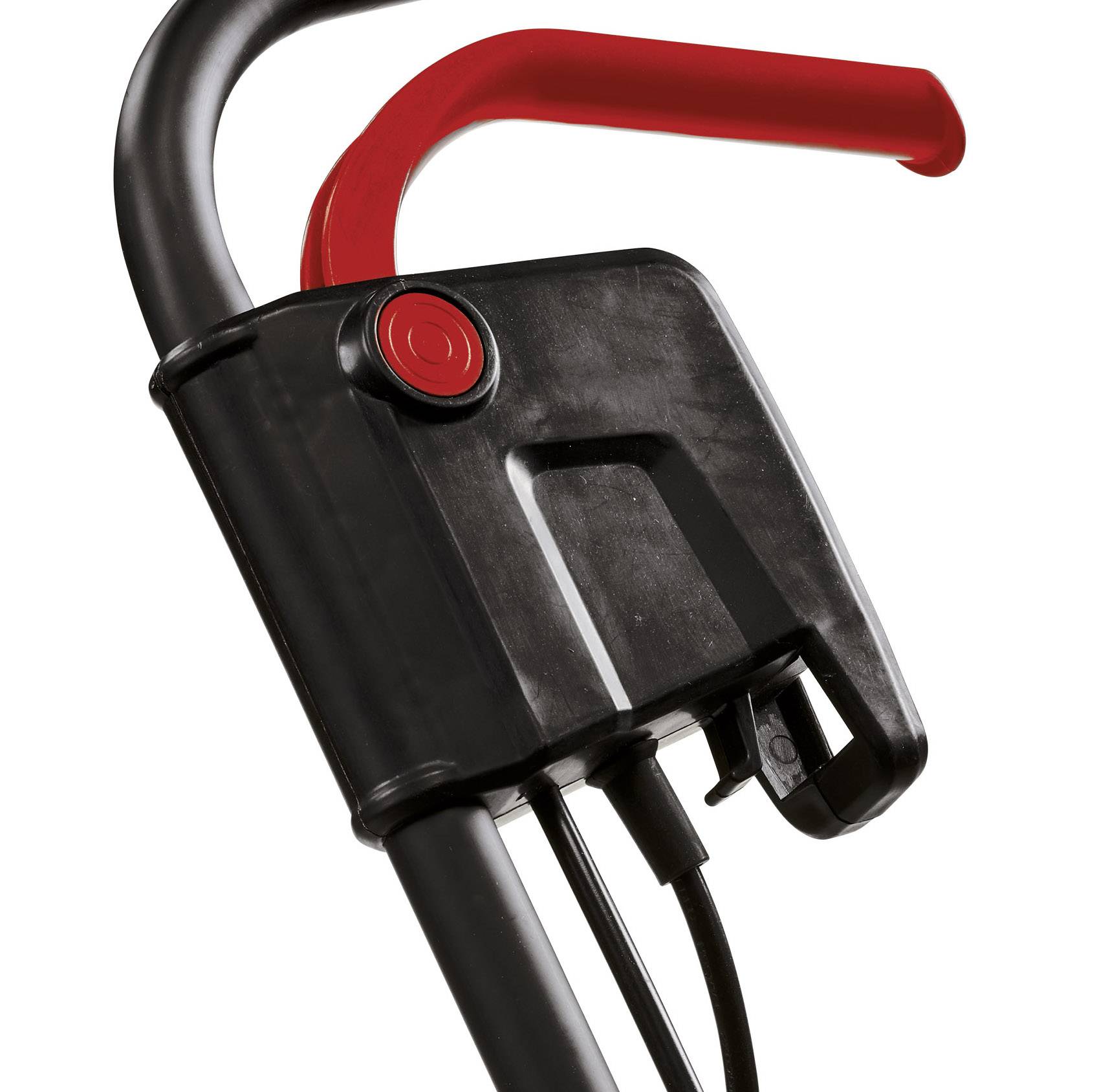 Ein schwarzer Handgriff mit rotem Hebel und Knopf an einem Gartengerät. Elektrische Kabel sind darunter befestigt.