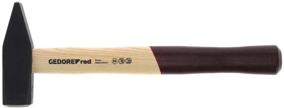 Ein Hammer mit Holzgriff und schwarzem Kopf, darauf der Text 'GEDORE red'.