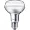 Eine energiesparende LED-Glühbirne von Philips mit silbernem Sockel und klarem Glas, ideal für effiziente Beleuchtung.
