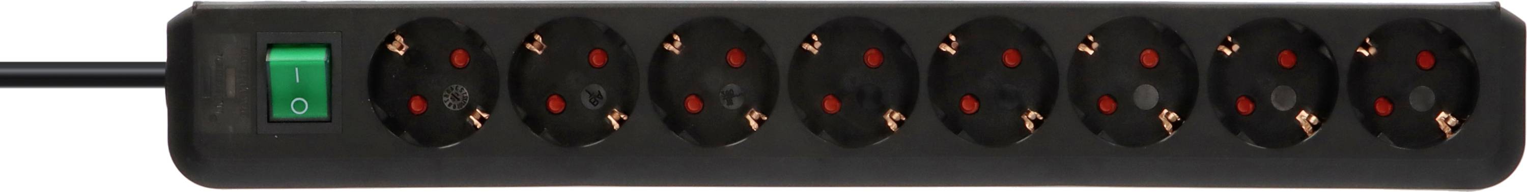 Eine schwarze Steckdosenleiste mit acht Steckplätzen und einem grünen Ein-/Ausschalter links.