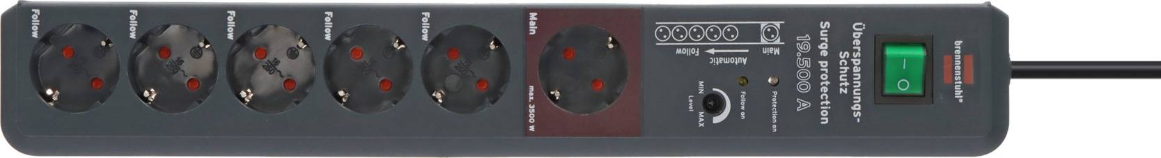 Eine schwarze Steckdosenleiste mit Überspannungsschutz, sechs Steckplätzen und einem grünen Ein-/Ausschalter.