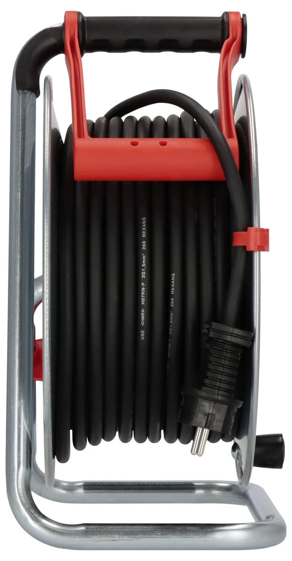 Tragbare Schlauchrolle mit aufgewickeltem schwarzem Schlauch auf einem Metallrahmen und schwarzrotem Griff, gezeigt vor weißem Hintergrund