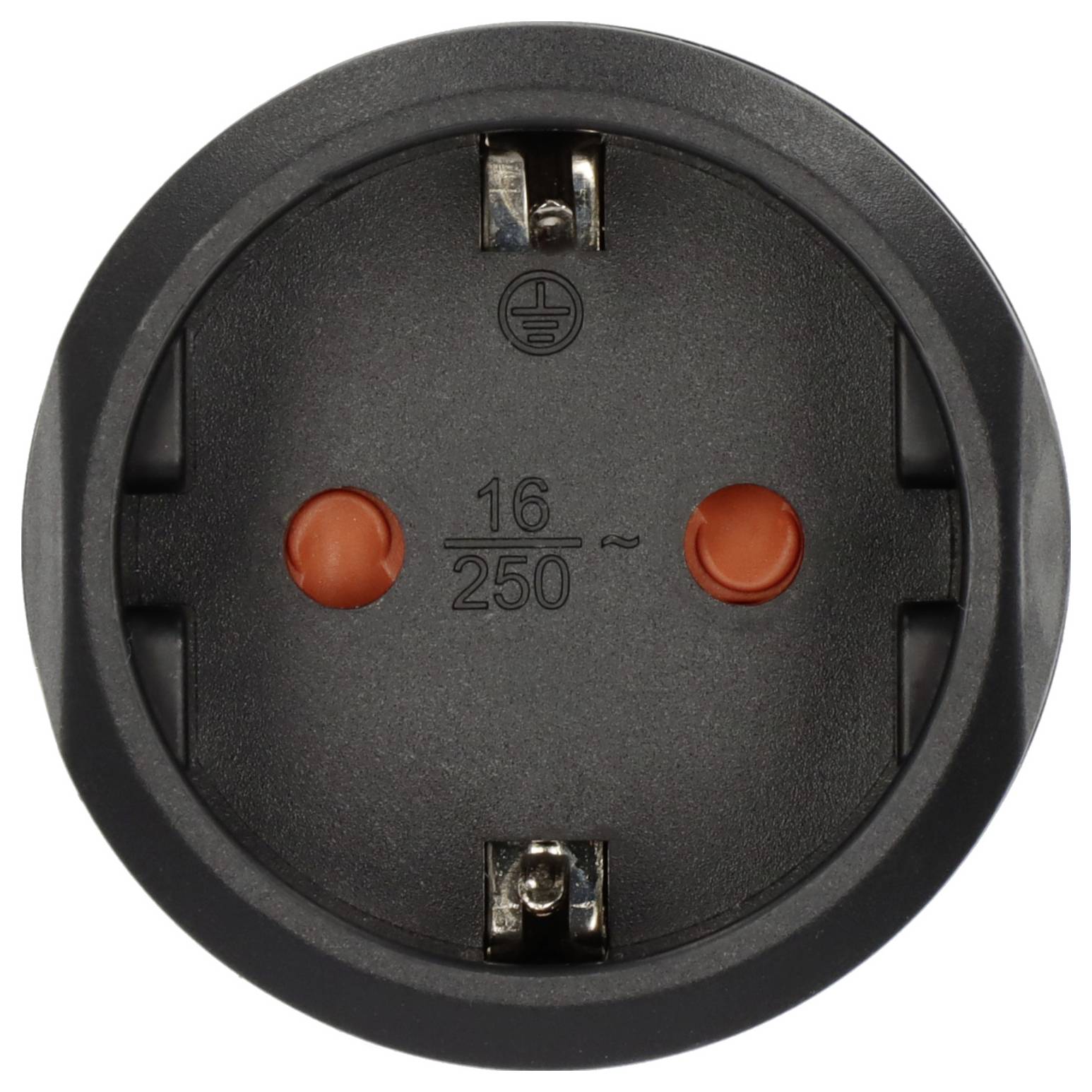 Nahaufnahme einer runden Elektrosteckdose mit der Bezeichnung 16/250 mit Schutzleiter-Symbol und zwei orangefarbenen Sicherheitsverschlüssen.
