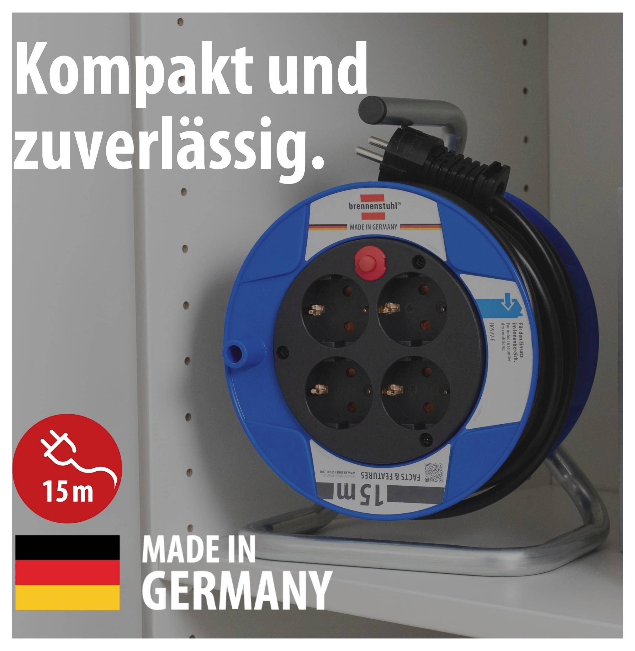 Blauer Kabelaufroller mit vier Steckdosen; Werbetext 'Kompakt und zuverlässig.', '15m' und 'Made in Germany' mit Deutschlandflagge.<br>