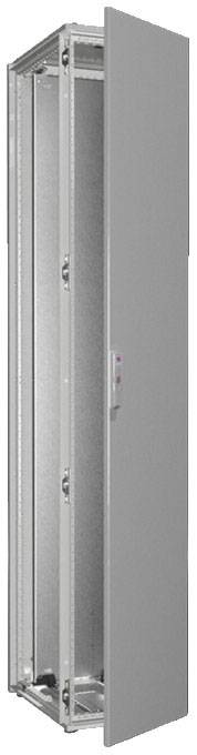 Ein offener Metallschrank, der leere Regale innerhalb zeigt. Der Schrank hat eine graue Farbtür, die teilweise geöffnet ist.