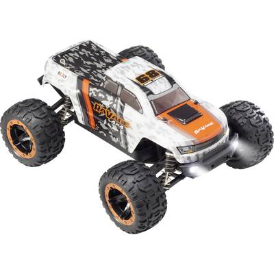 Ein ferngesteuertes Auto in Tarnfarbe mit großen, robusten Reifen und orangefarbenen Details, von der Marke 'Ravage XTE'.