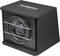 Ein schwarzer Subwoofer mit der Aufschrift 'Hifonics', geschützt durch zwei Metallstreben, in einer rechteckigen Box integriert.