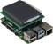 Ein Einplatinencomputer mit aufgestecktem Erweiterungsmodul. Sichtbar sind mehrere USB-Anschlüsse, ein Ethernet-Anschluss und GPIO-Pins.