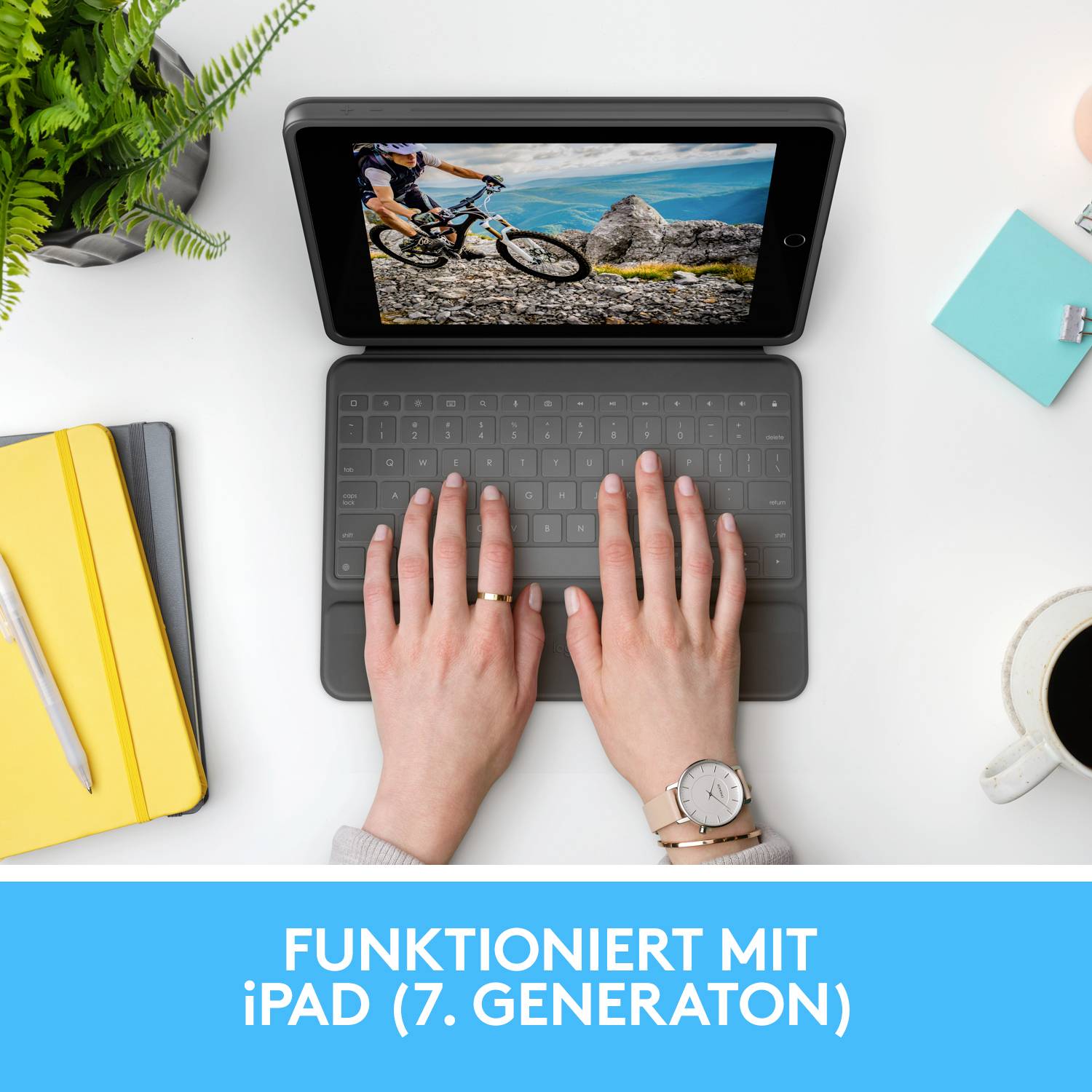 Person tippt auf einer iPad-Tastatur, oben ein Fahrradbild auf dem Bildschirm. Text unten: 'Funktioniert mit iPad (7. Generation)'.