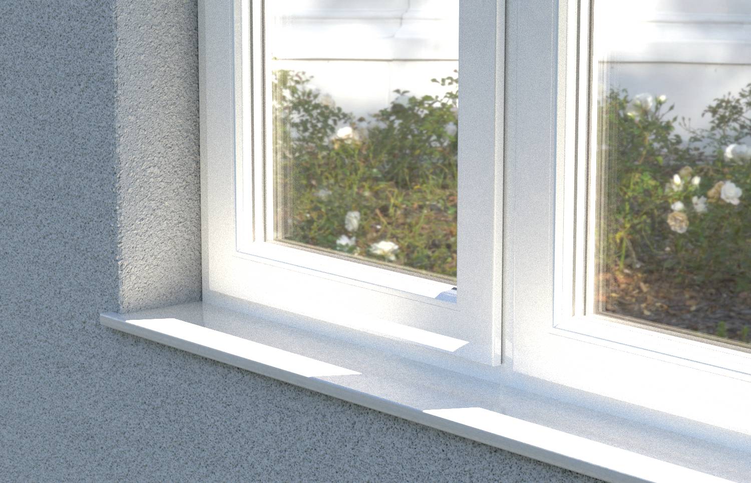 Fensterbank mit zwei Fenstern, durch die Sonnenlicht scheint, weiße Wände und draußen blühende Sträucher sichtbar.