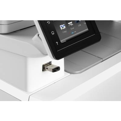 Ein Drucker mit USB-Anschluss und Touchscreen-Bedienfeld zeigt die Optionen 'Kopieren', 'Scannen' und 'USB'.