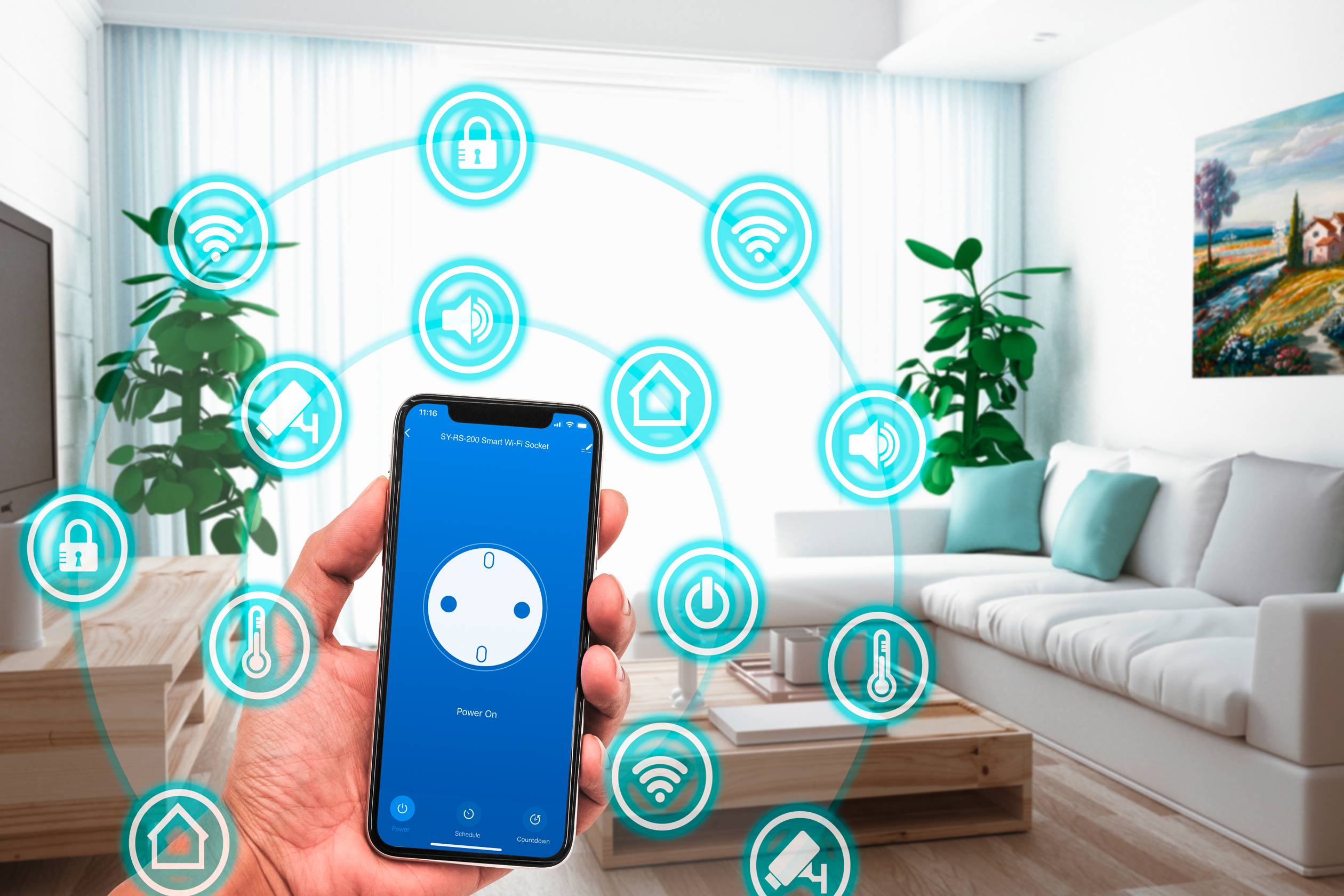 Eine Hand hält ein Smartphone mit einer Smart-Home-App. Um das Gerät herum sind Symbole für verschiedene smarte Funktionen zu sehen.