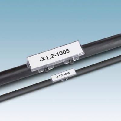 Ein schwarzes Kabel mit einem kleinen Etikett mit der Aufschrift '-X1.2-1005', das die Kabelidentifikation anzeigt.