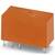 Ein orangefarbenes, rechteckiges elektronisches Bauteil mit mehreren Metallpins an der Unterseite. Es scheint ein Relais zu sein.
