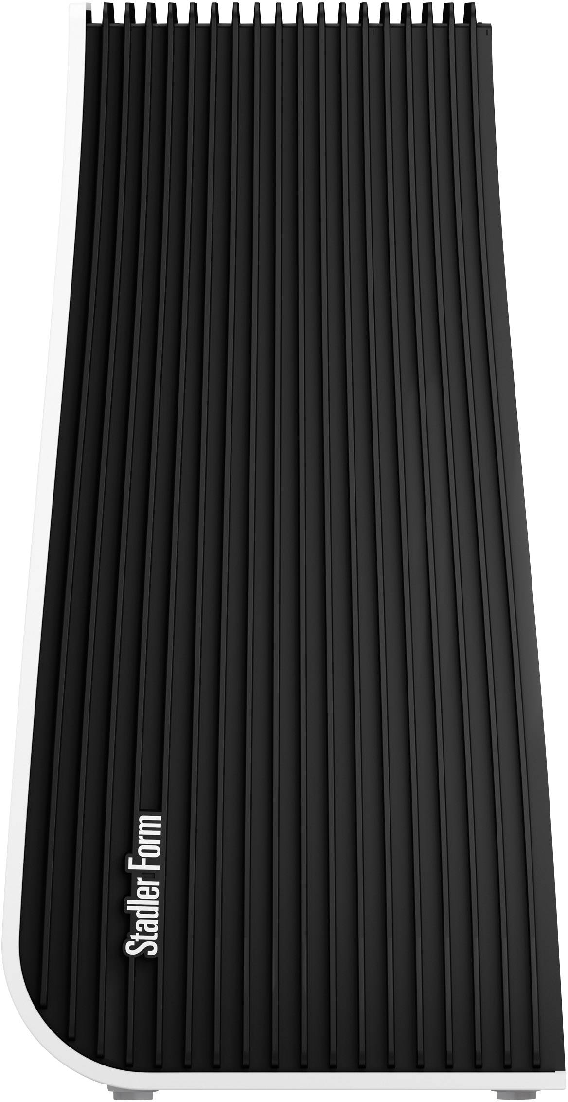 Ein schwarzer Heizkörper mit vertikalen Rippen, beschriftet mit 'Stadler Form'. Modernes Design.