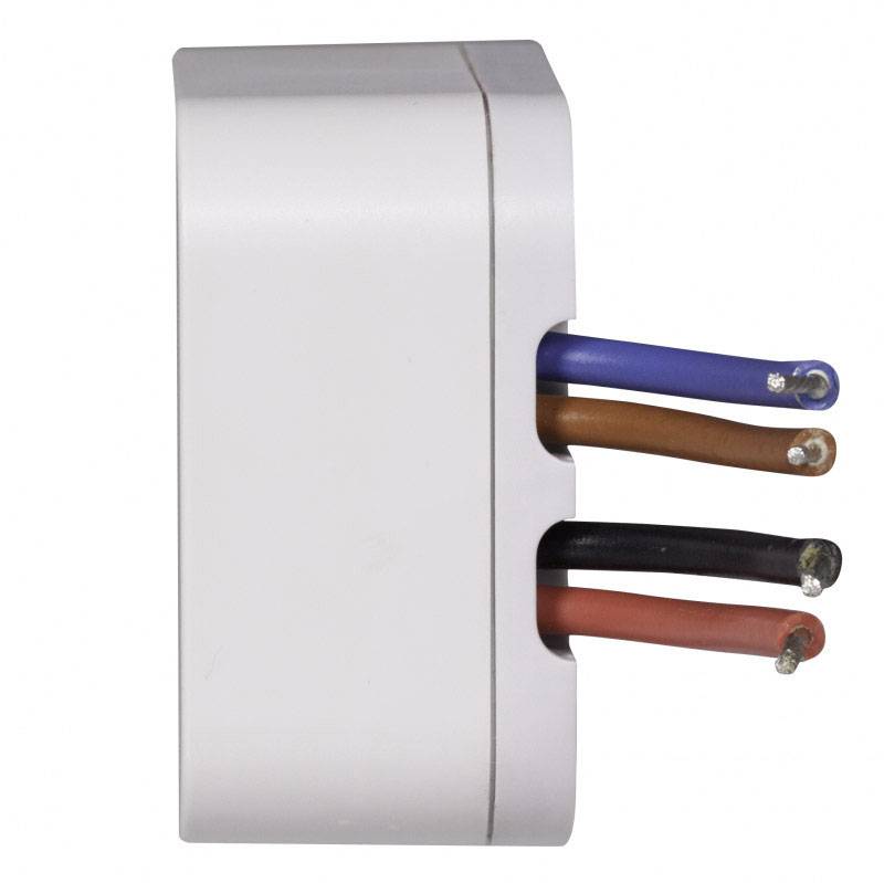 Ein weißes elektrisches Gerät, aus dem vier verschiedenfarbige Kabel herausragen: blau, schwarz, braun und orange.