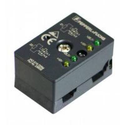 Ein schwarzes elektrisches Modul mit mehreren Anschlüssen und Status-LEDs in Grün und Gelb. Markierungen zeigen Polarität und Leistung an.