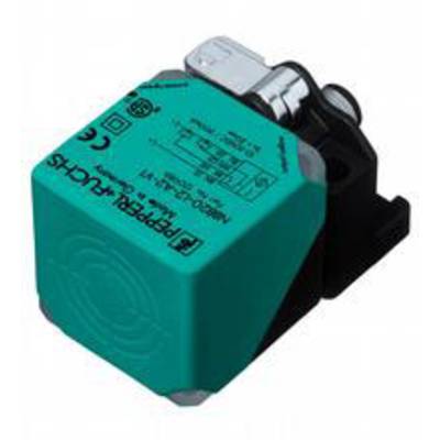 Ein grüner induktiver Sensor von Pepperl+Fuchs mit schwarzem Gehäuse, CE-Kennzeichnung und quadratischer Form, Modellnummer sichtbar.