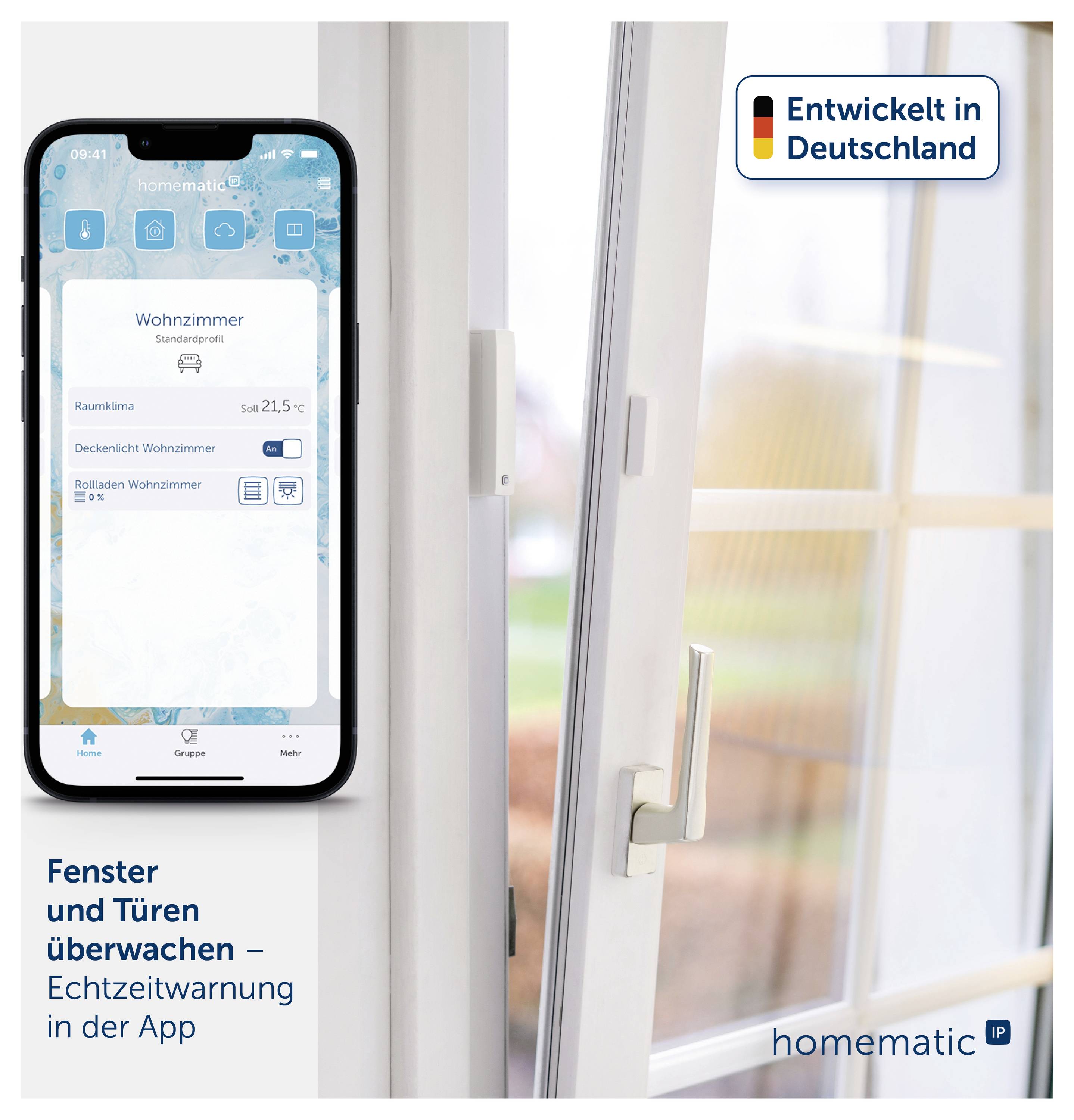 Smartphone-App zur Überwachung von Fenstern und Türen; zeigt 'Wohnzimmer' mit Echtzeitwarnung und Status in der Homematic-IP-App, neben geöffnetem Fenster.<br>