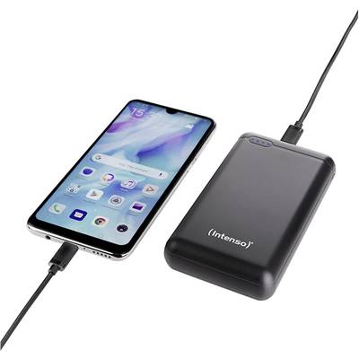 Smartphone wird mit einer schwarzen Powerbank über ein Kabel aufgeladen. Die Powerbank zeigt einen 'Intenso'-Schriftzug.