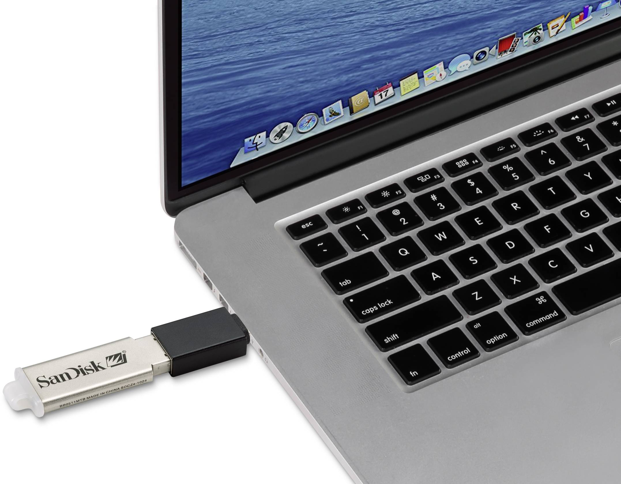 Ein Laptop mit geöffnetem Bildschirm zeigt eine blaue Benutzeroberfläche. Ein SanDisk USB-Stick ist an den Laptop angeschlossen.