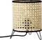 Geflochtene Tischlampe aus hellem Rattan auf drei Metallbeinen, mit schwarzem Rand und sichtbarem Stromkabel.