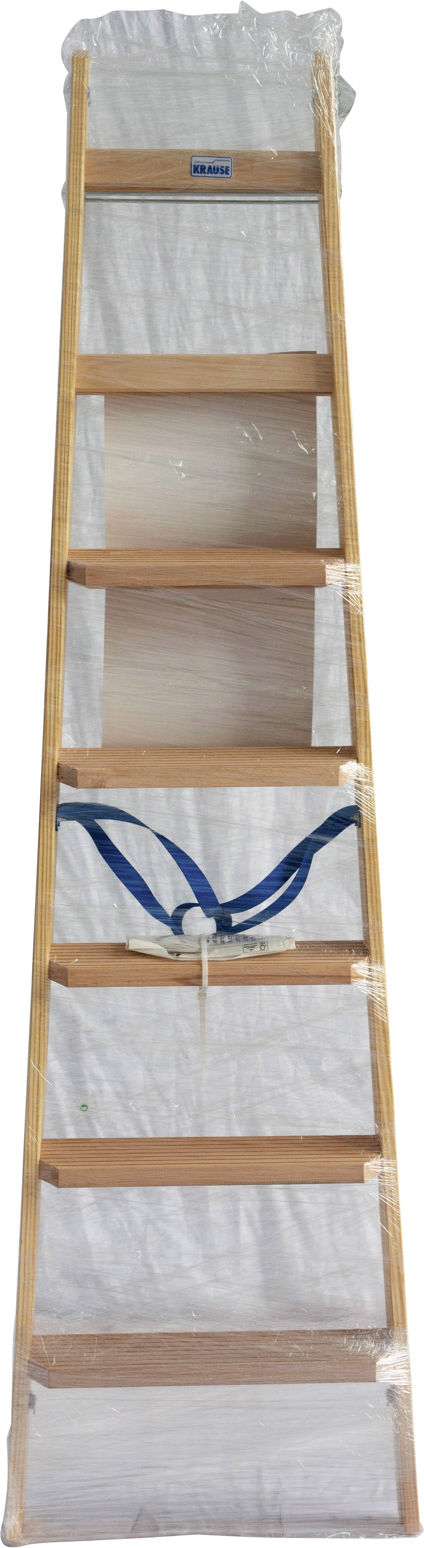 Eine hölzerne Leiter, in Plastikfolie verpackt, mit einem blauen Band um die Sprossen gebunden, zeigt eine geschlossene Transportform.