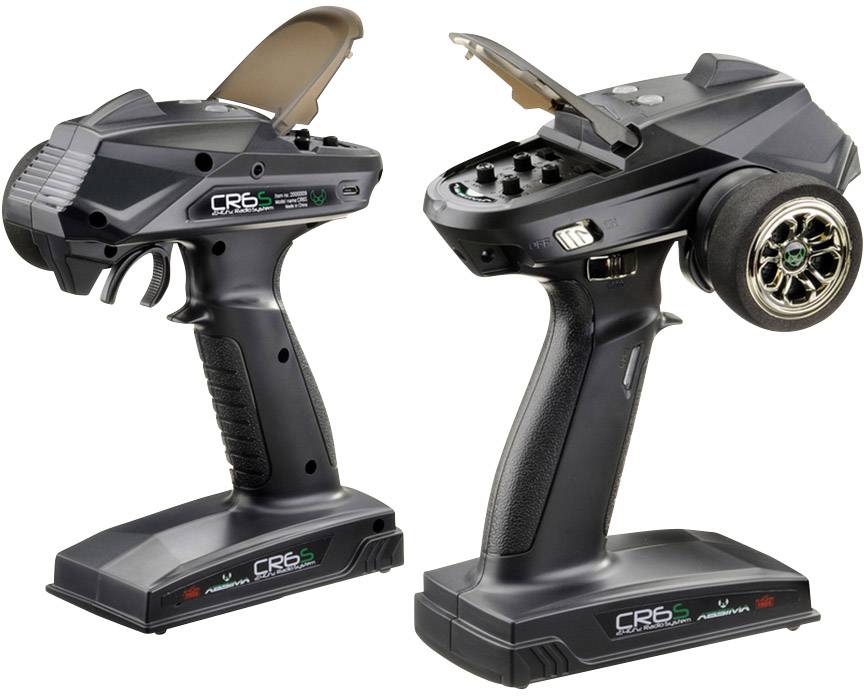 Zwei schwarze Fernbedienungen für ferngesteuerte Autos mit klappbaren Abdeckungen, mehreren Knöpfen und Drehreglern, Modell 'CR6'.