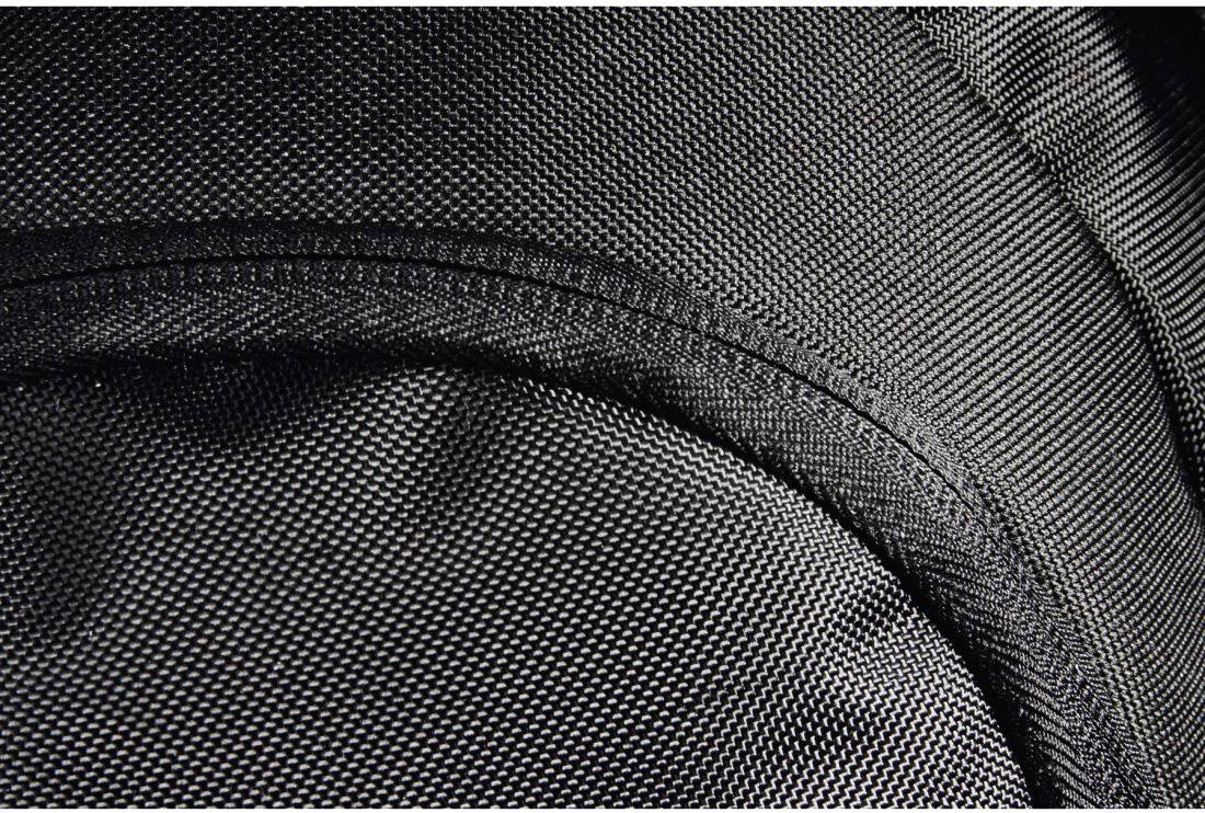 Nahaufnahme einer schwarzen Textur mit feinem, gewebtem Muster.