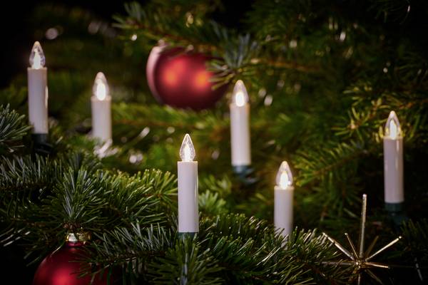 Krinner 77122 Funk-Weihnachtsbaum-Beleuchtung Kerze Innen/Außen  batteriebetrieben Anzahl Leuchtmittel 12 LED Warmweiß  dimmbar, Leuchtmodus einstellbar, mit Fernbedienung, mit Flackereffekt, Timer, erweiterbar