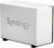 Ein weißes NAS-Gerät von Synology, Modell DS220j, mit vier LED-Anzeigen auf der Vorderseite, die den Status des Systems anzeigen.
