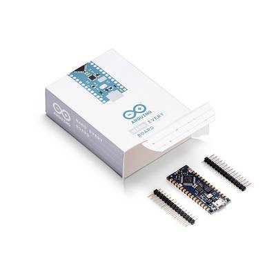 Arduino Nano Every-Set mit Board und Steckverbindern vor geöffneter Verpackung. Entwicklungsboard für Elektronikprojekte.