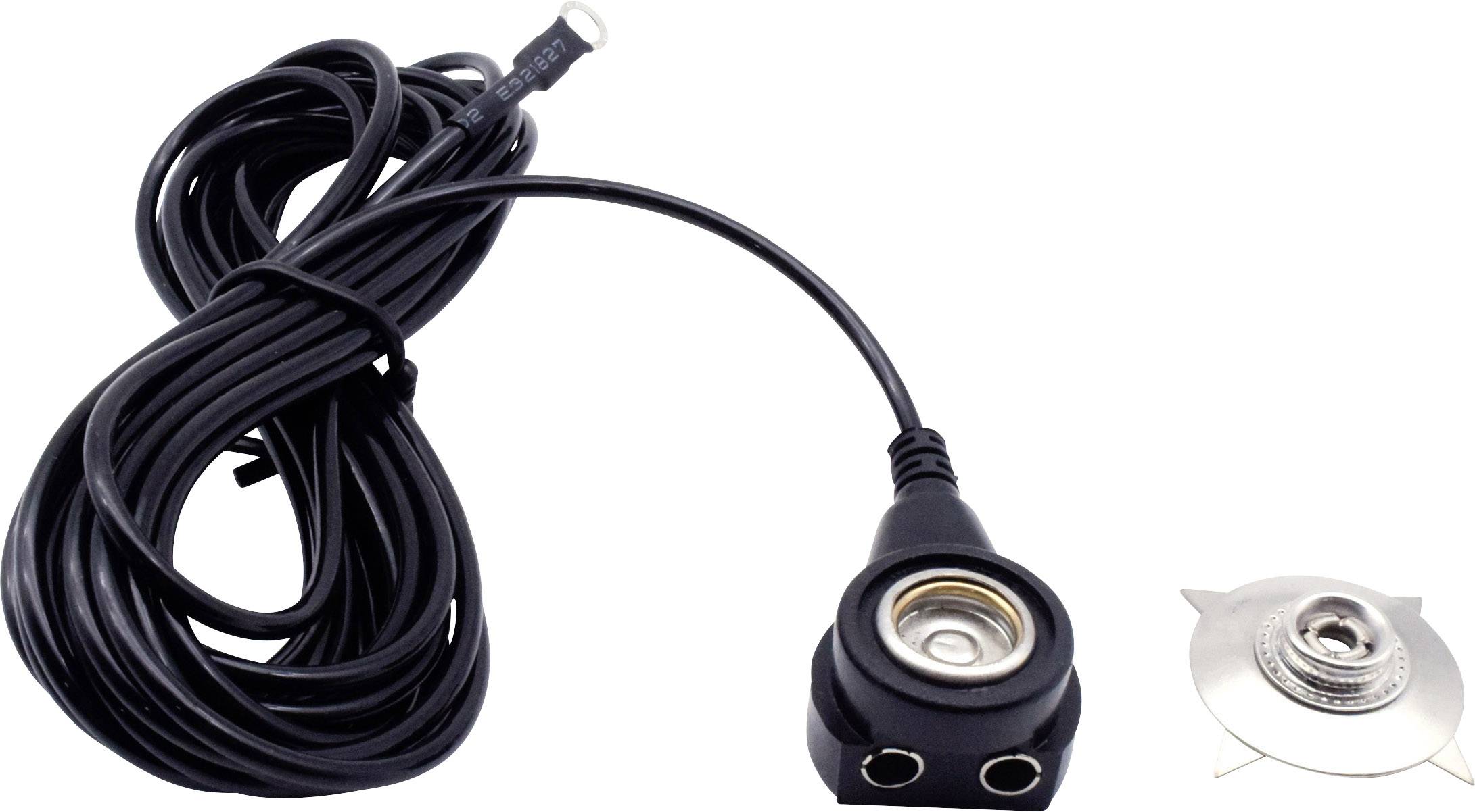 Ein schwarzes Kabel mit einem Anschluss und einem separaten Metalladapter, wahrscheinlich für elektrische Geräte oder Antennen geeignet.