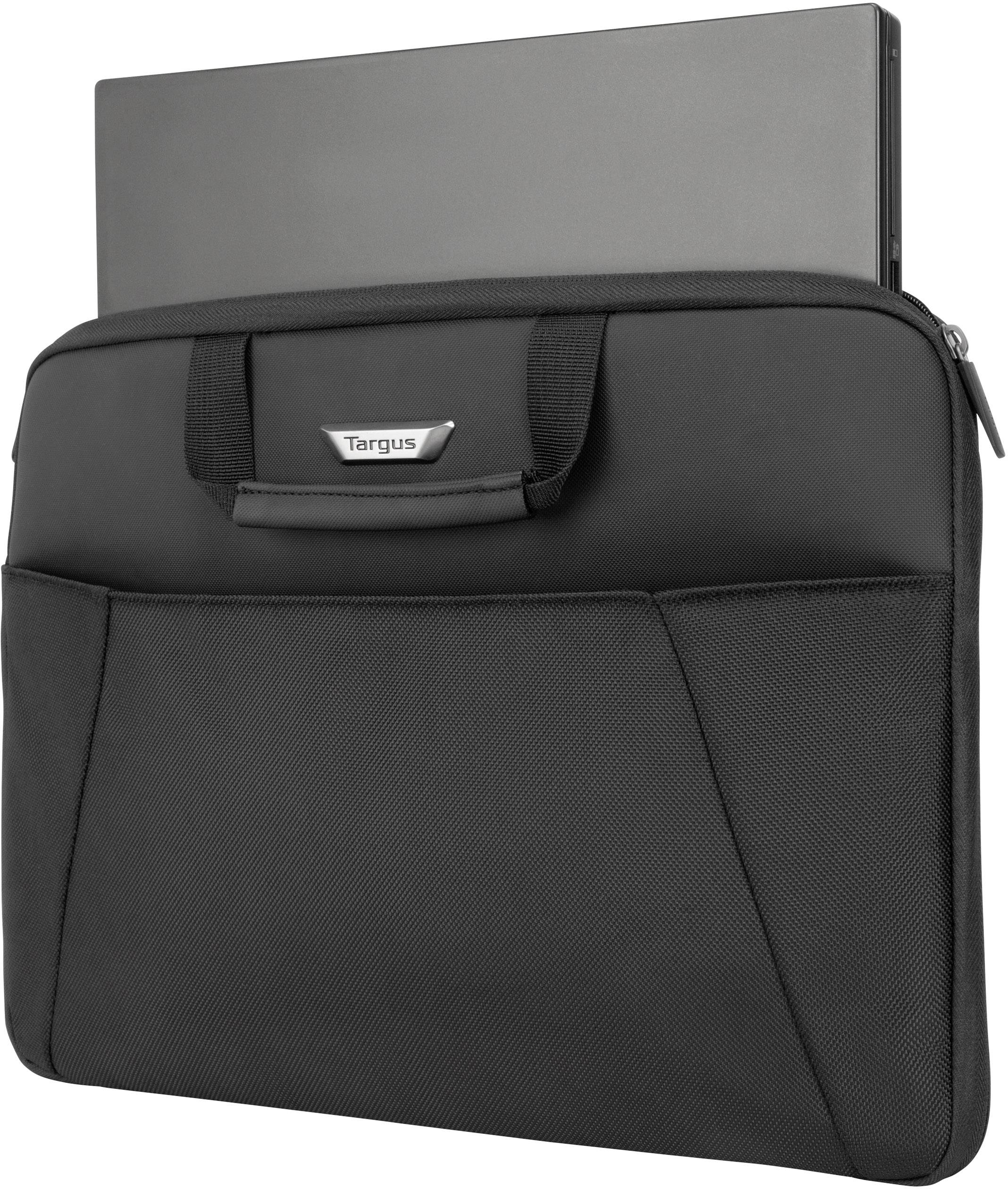 Eine schwarze Laptop-Tasche mit einem grauen Laptop, halb herausragend. Die Tasche hat einen Griff und eine Tasche vorne.