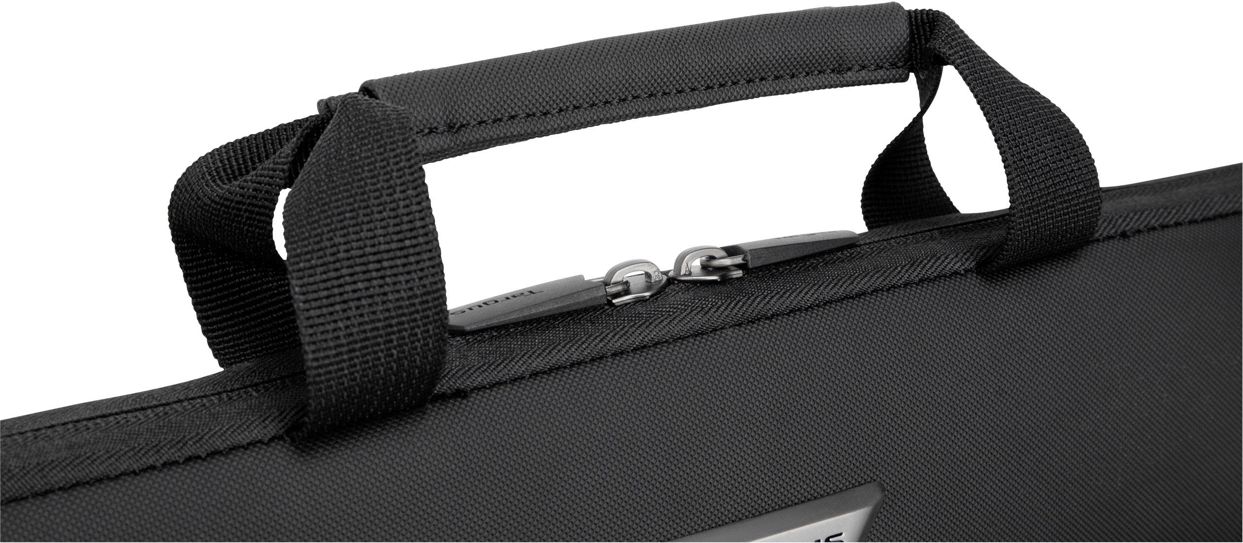 Schwarzer Tragegriff einer Tasche mit Reißverschluss, Nahaufnahme.