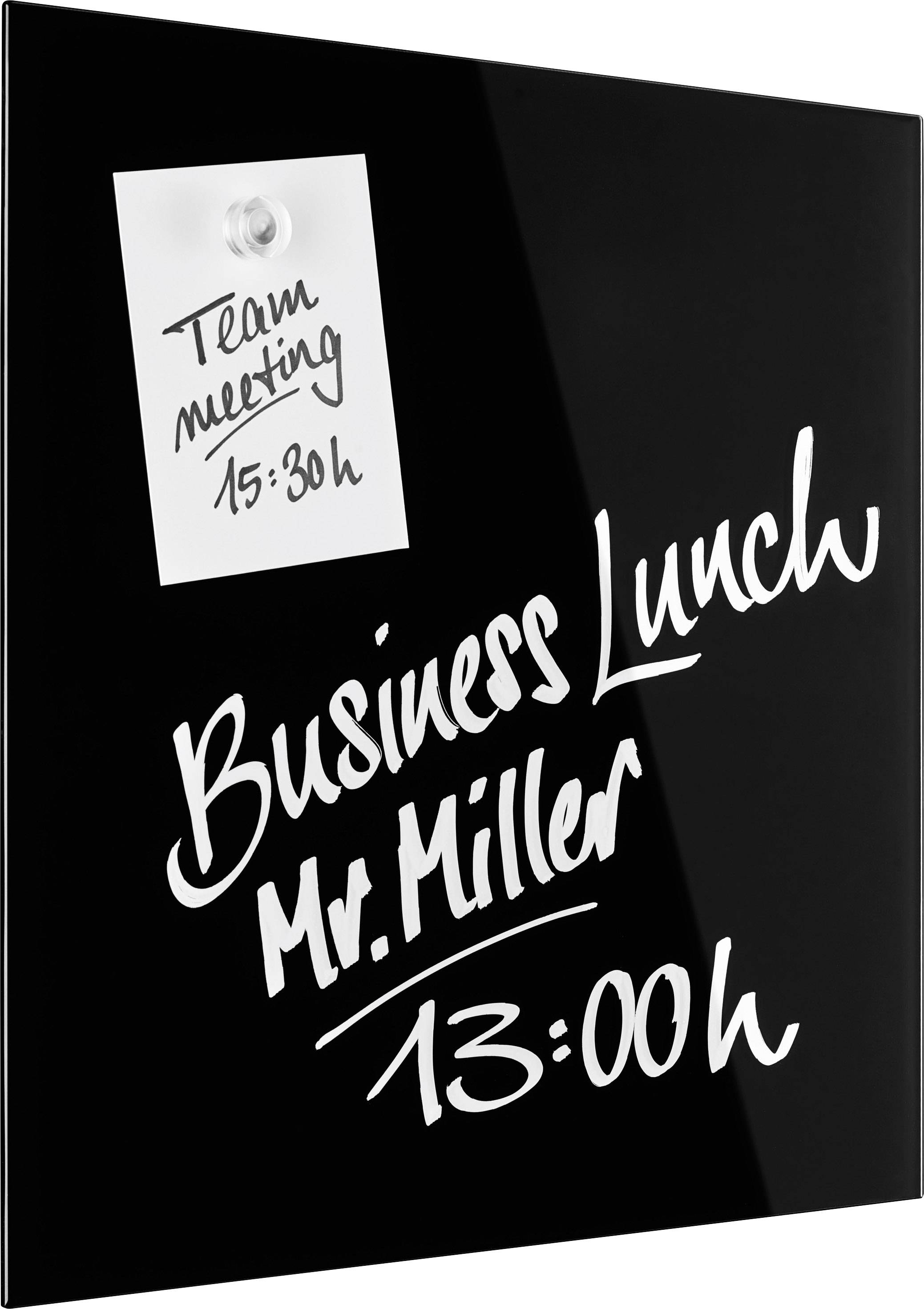 Schwarzes Memoboard mit Notizen: 'Team meeting 15:30h' und 'Business Lunch Mr. Miller 13:00h'.