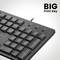 Ein Teil einer Tastatur mit großen, gut lesbaren Beschriftungen auf den Tasten. Label 'BIG Print Key' in der oberen rechten Ecke.