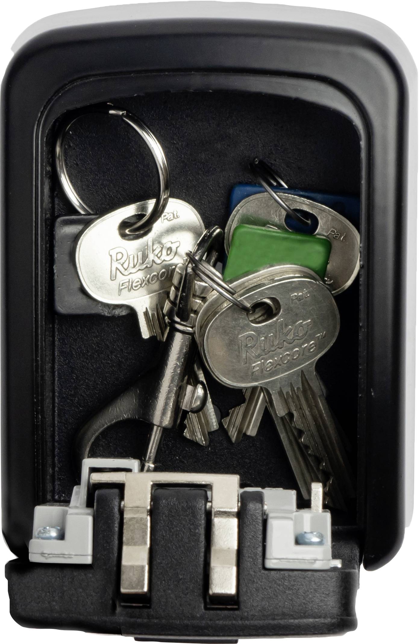 Schlüsselsafe mit offenem Deckel zeigt mehrere Schlüsselbunde und Schlüsselanhänger im Inneren.